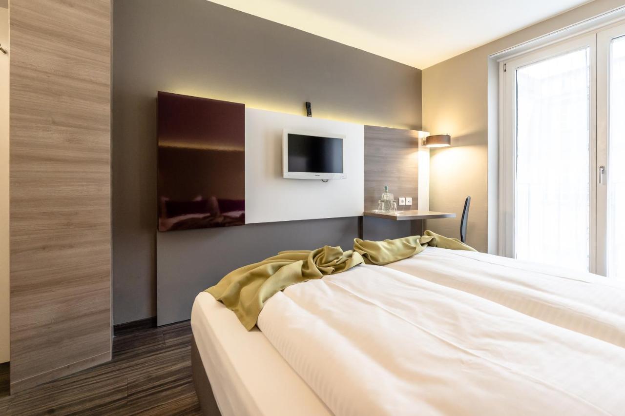 Demas Hotel